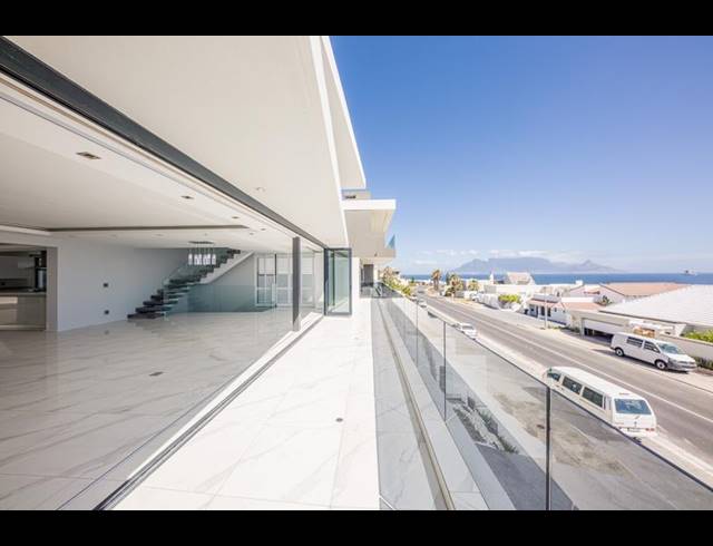 5 BEDROOM HOUSE FOR SALE IN BLOUBERGSTRAND